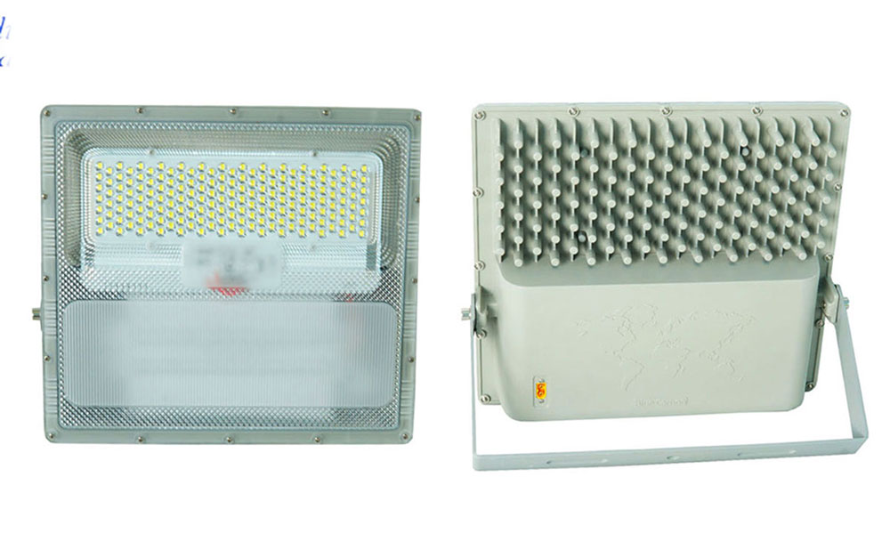 Mua Đèn Pha Năng Lượng Mặt Trời Cao Cấp Roiled 300W BCT 2.0 Sáng Trên 20 Tiếng giá sỉ