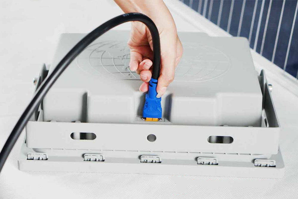 Nhập sỉ Đèn Pha Năng Lượng Mặt Trời 500W Roiled RL-P500 Cao Cấp Siêu Sáng giá tốt Nhập sỉ Đèn Pha Năng Lượng Mặt Trời 500W Roiled RL-P500 Cao Cấp Siêu Sáng giá tốt