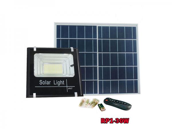 Đèn Pha Năng Lượng Mặt Trời Giá Rẻ Roiled RP1-30W Sáng Trên 12 Tiếng
