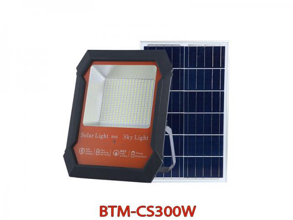 Đèn Pha Năng Lượng Mặt Trời 300w Vỏ Nhựa BTM-CS300 Giá Rẻ