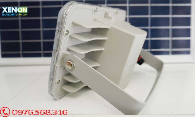 Đèn Pha Năng Lượng Mặt Trời 100W Roiled RLP – Siêu Sáng, Chống Nước IP66