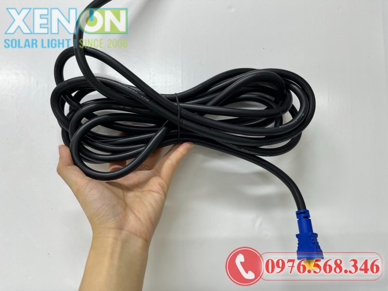 Đèn Pha Năng Lượng Mặt Trời Roiled 400W 5.0 – Chip Cree Mỹ, Sáng Đến 18 Giờ