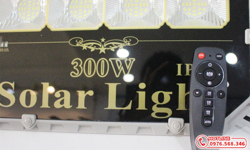 Đèn pha năng lượng mặt trời 300w cao cấp Roiled TF-300w Đèn pha năng lượng mặt trời 300w cao cấp Roiled TF-300w