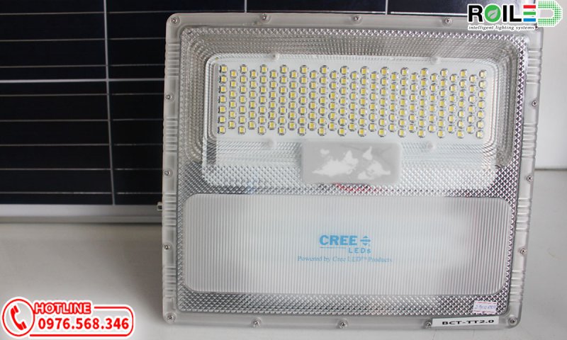 Đèn pha năng lượng mặt trời 300W cao cấp Roiled BCT 2.0 Đèn pha năng lượng mặt trời 300W cao cấp Roiled BCT 2.0