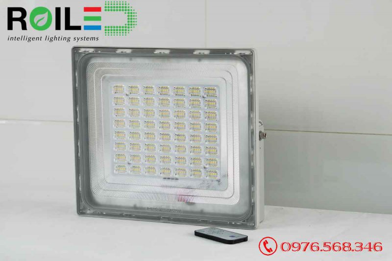Đèn pha năng lượng mặt trời 500W cao cấp Roiled RL-P500 Đèn pha năng lượng mặt trời 500W cao cấp Roiled RL-P500