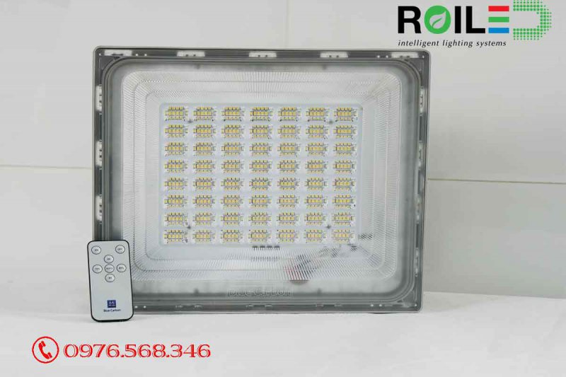 Đèn pha năng lượng mặt trời 500W cao cấp Roiled RL-P500 Đèn pha năng lượng mặt trời 500W cao cấp Roiled RL-P500