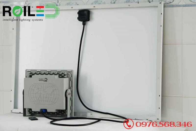 Đèn pha năng lượng mặt trời 500W cao cấp Roiled RL-P500 Đèn pha năng lượng mặt trời 500W cao cấp Roiled RL-P500