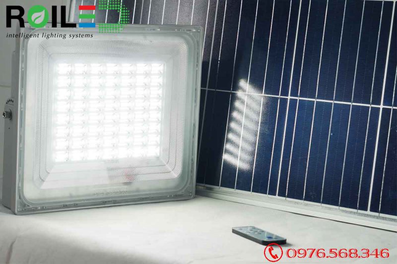 Đèn pha năng lượng mặt trời 500W cao cấp Roiled RL-P500 Đèn pha năng lượng mặt trời 500W cao cấp Roiled RL-P500