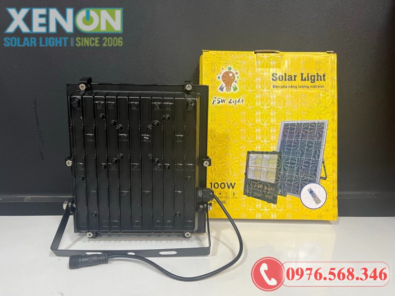 Đèn Pha Năng Lượng Mặt Trời FSW 100W 4 Ô – 3 Chế Độ Ánh Sáng, Chống Nước IP66