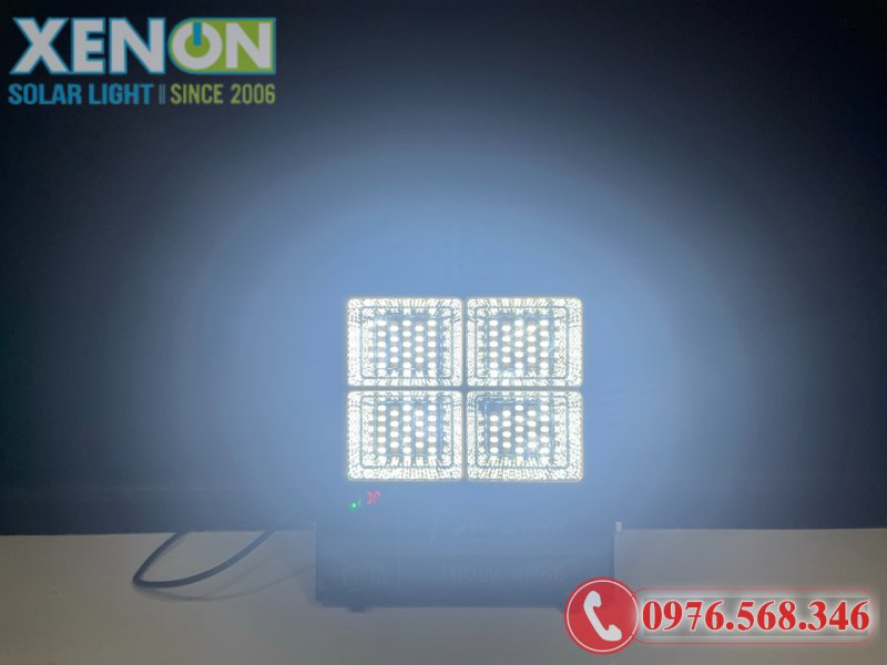 Đèn Pha Năng Lượng Mặt Trời FSW 100W 4 Ô – 3 Chế Độ Ánh Sáng, Chống Nước IP66