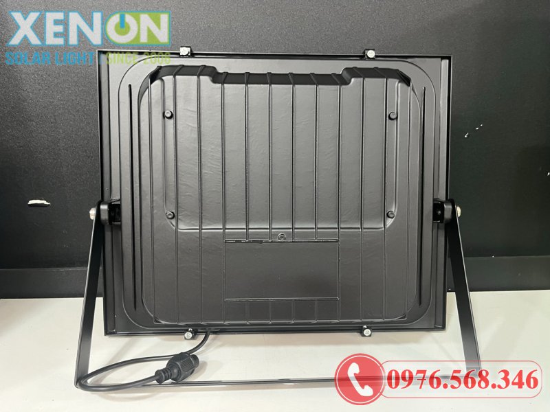 Đèn Pha Năng Lượng Mặt Trời TC-400 400W – Pin Mono, Chống Nước IP67