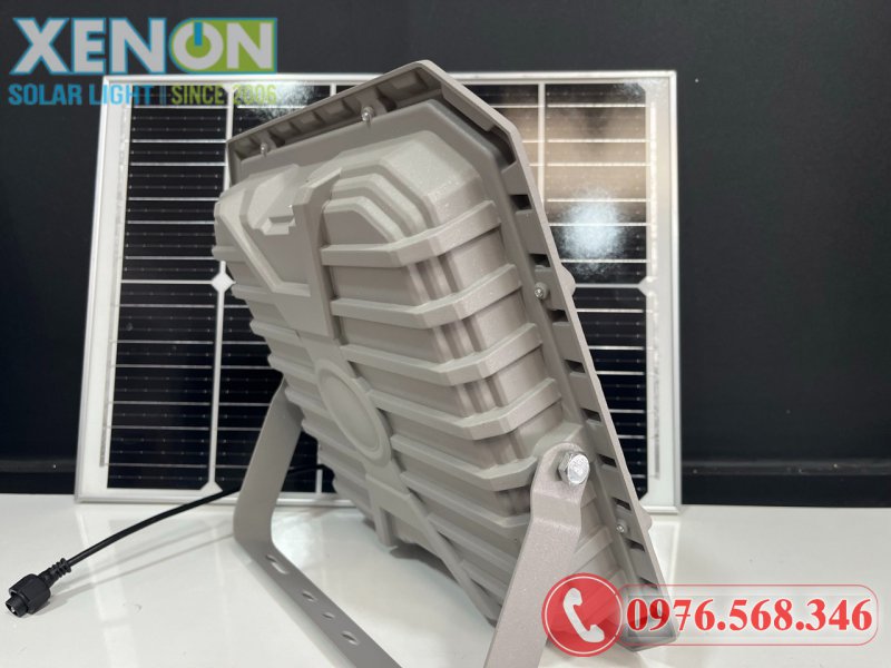 Đèn Pha Năng Lượng Mặt Trời TR-200W 4 Ô – Pin Mono, Chống Nước IP66