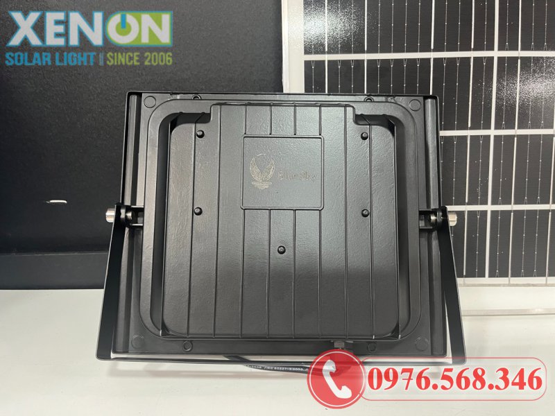 Đèn Pha Năng Lượng Mặt Trời Blue Sky 60W – Pin Mono, Chống Nước IP68