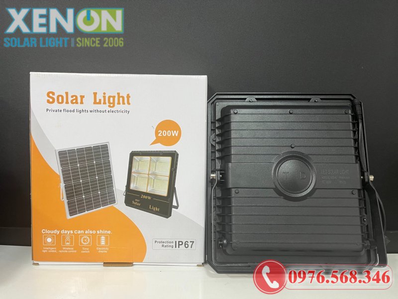 Đèn Pha Năng Lượng Mặt Trời Xenon 4 Ô 200W – Pin Mono, Chống Nước IP67