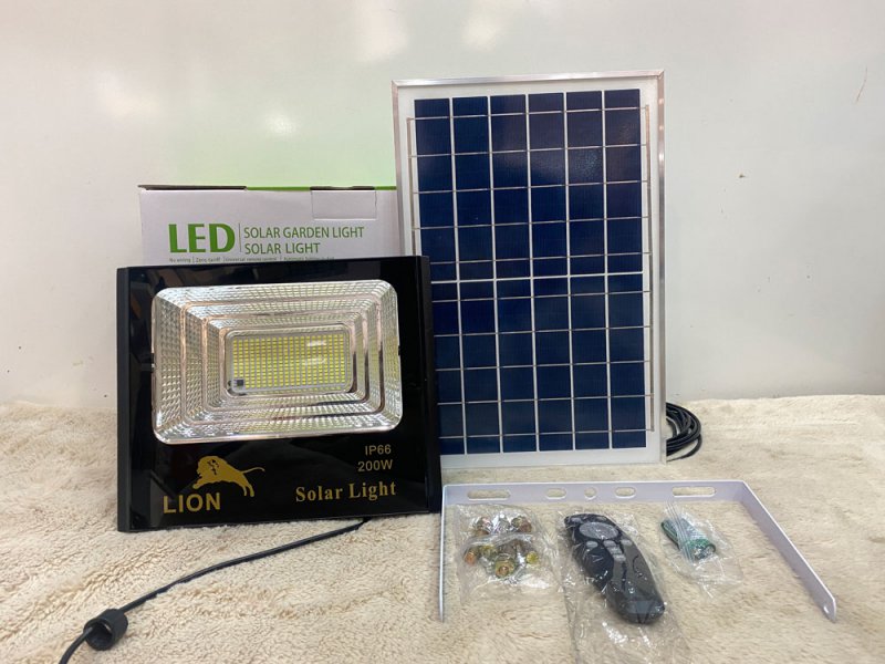 Đèn Pha Năng Lượng Mặt Trời Lion MP-200W Chính Hãng – IP66 Siêu Sáng