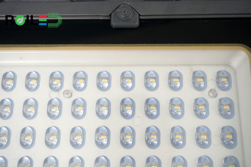 Đèn năng lượng Roiled RD300W pin rời Đèn năng lượng Roiled RD300W pin rời