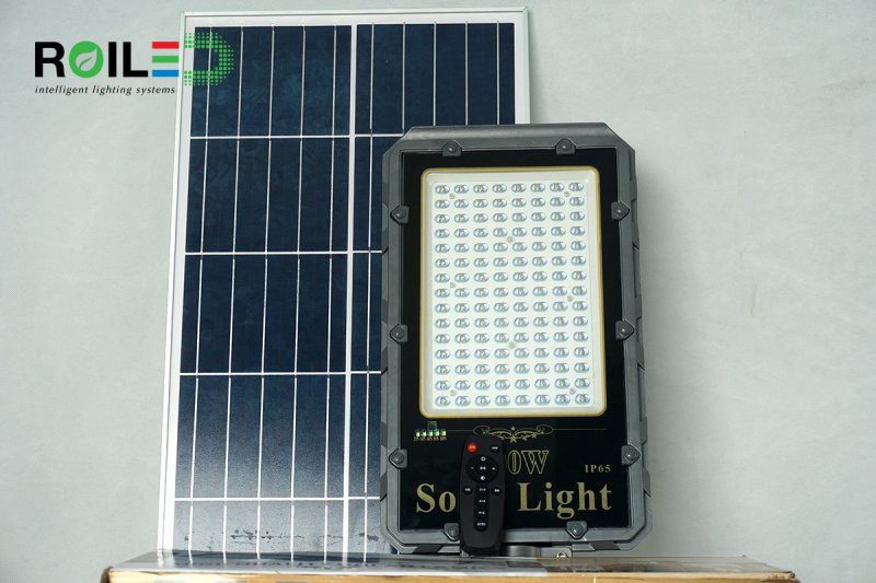 Đèn năng lượng Roiled RD300W pin rời Đèn năng lượng Roiled RD300W pin rời