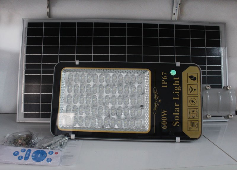 Đèn đường năng lượng mặt trời 600W cao cấp BTM-JD600 Plus giá rẻ Đèn đường năng lượng mặt trời 600W cao cấp BTM-JD600 Plus giá rẻ