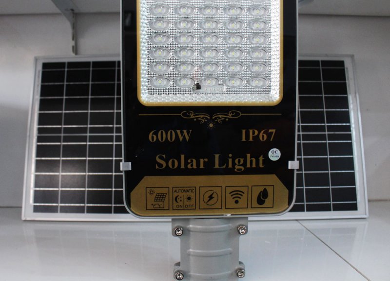 Đèn đường năng lượng mặt trời 600W cao cấp BTM-JD600 Plus giá rẻ Đèn đường năng lượng mặt trời 600W cao cấp BTM-JD600 Plus giá rẻ