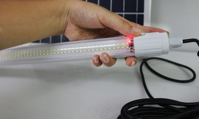 Đèn Tuýp Trong Nhà Năng Lượng Mặt Trời 6 Tấc 200W Có Remote