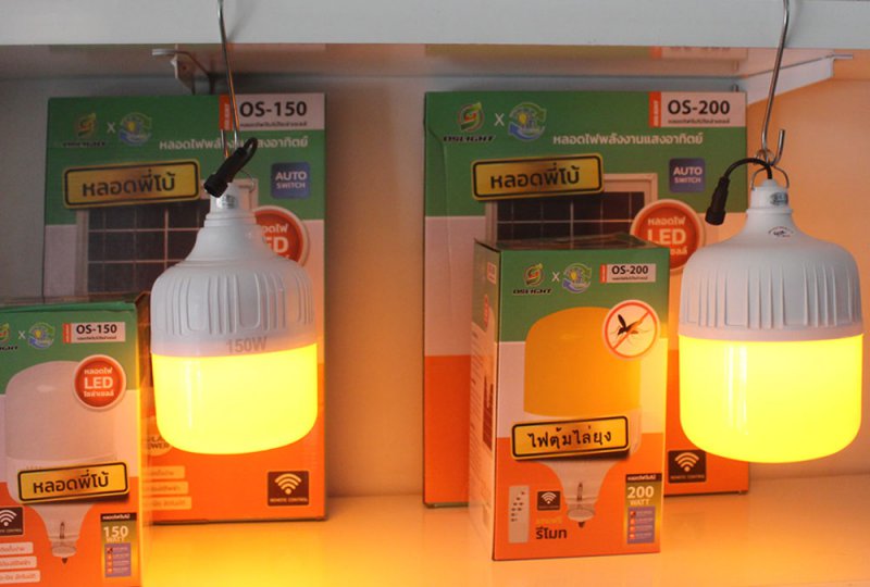 Đèn thả bóng búp đuổi muỗi năng lượng mặt trời OS 200w Đèn thả bóng búp đuổi muỗi năng lượng mặt trời OS 200w